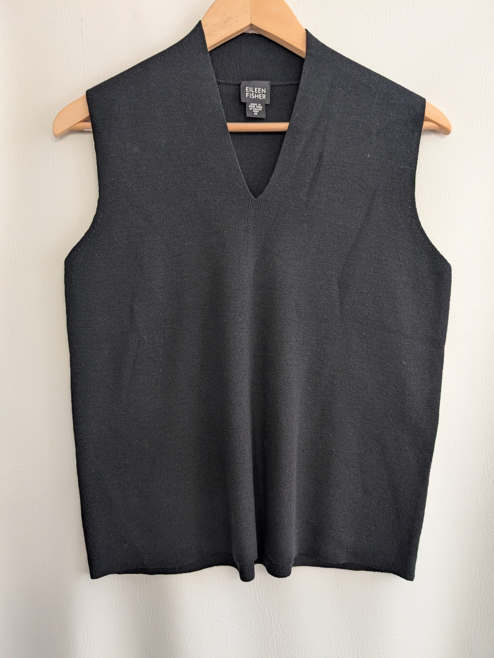 Eileen Fisher Black Wool V-Neck Sleeveless Knit Shell Top - M